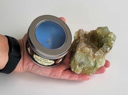 Kiwi Calcit med Chakra Lys