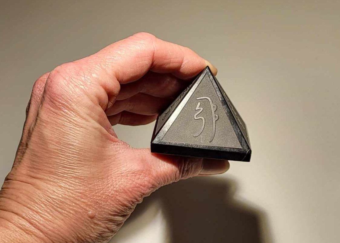 Obsidian Pyramide Reiki