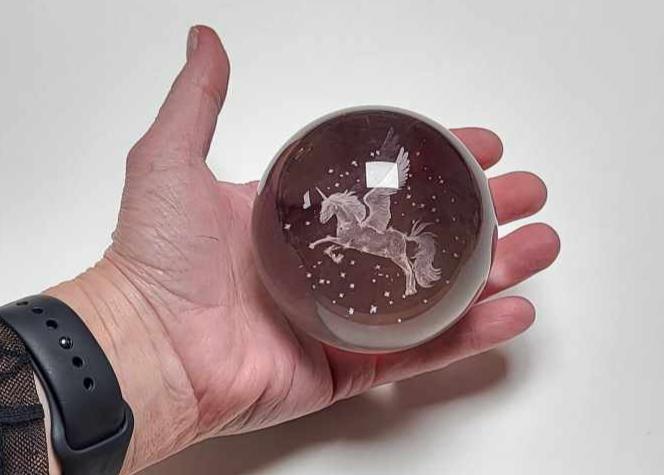 Glaskugle med Unicorn