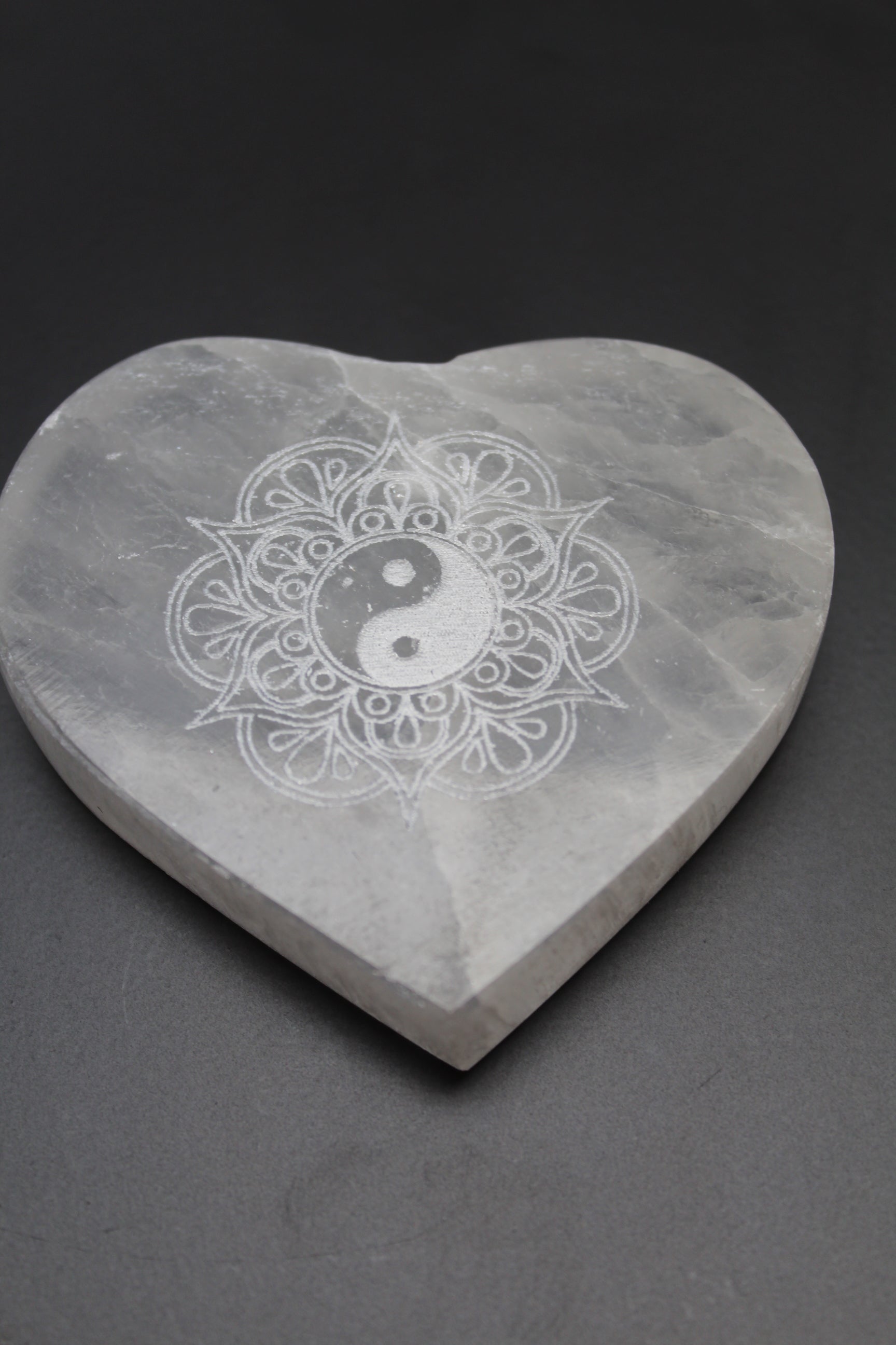 Selenit Hjerte Yin & Yang 7-8 cm