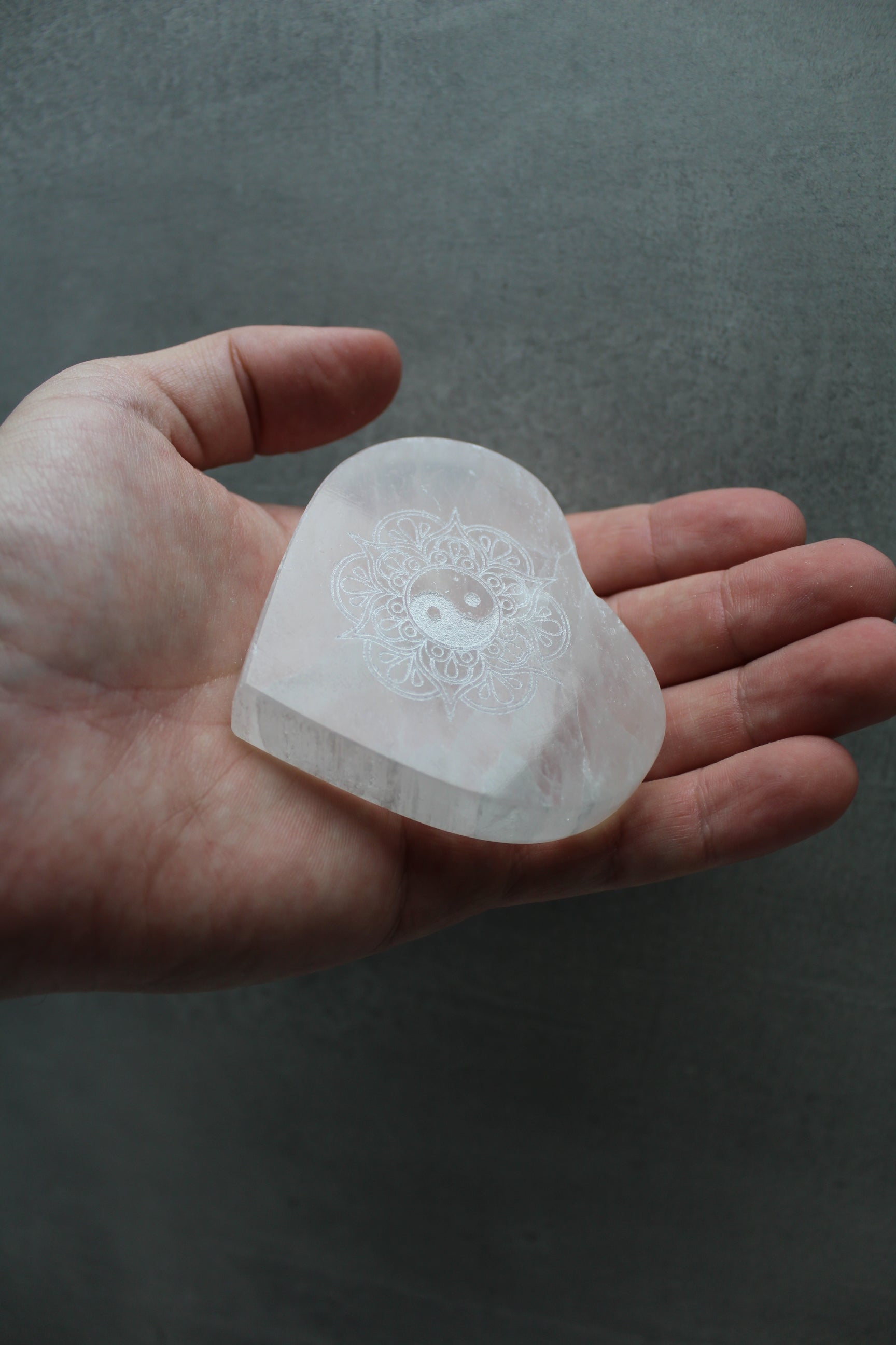 Selenit Hjerte Yin & Yang 7-8 cm