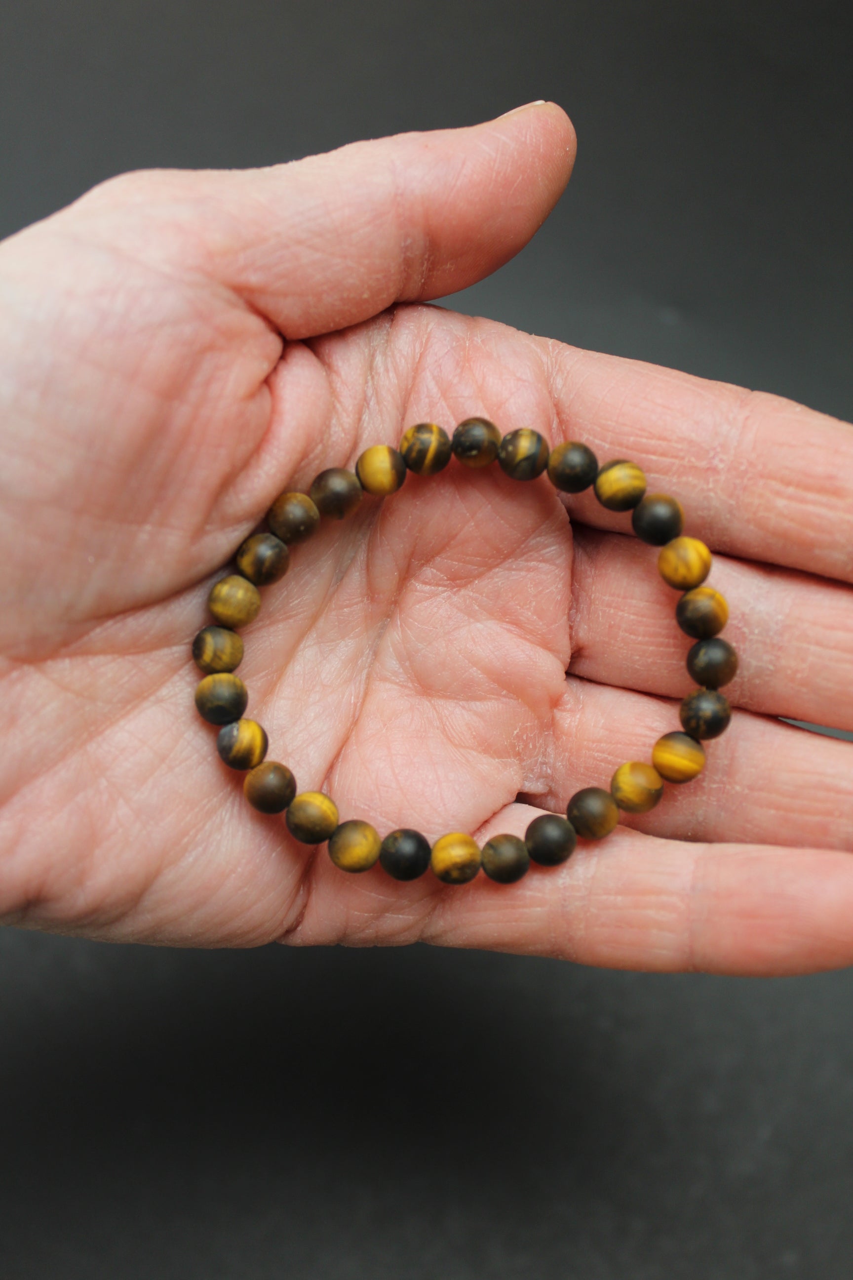 Tigerøje Mat Armbånd 6 mm