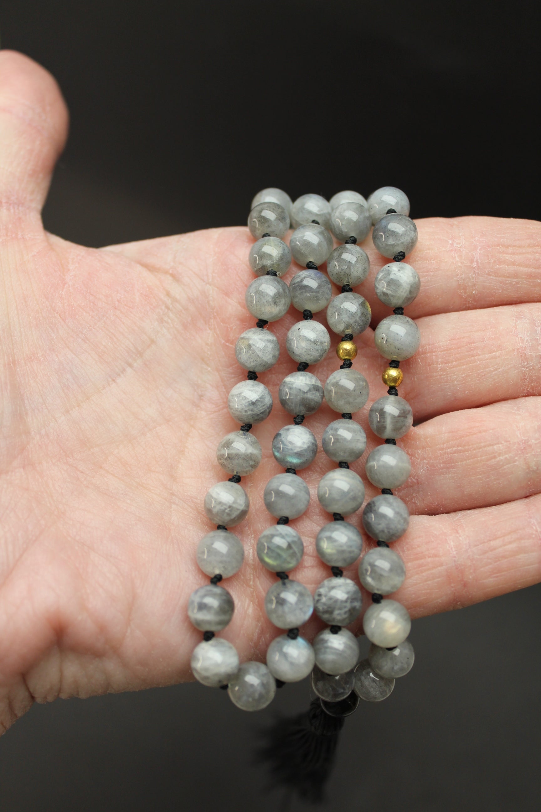 Mala Kæde Labradorit med 2 Gyldne Perler