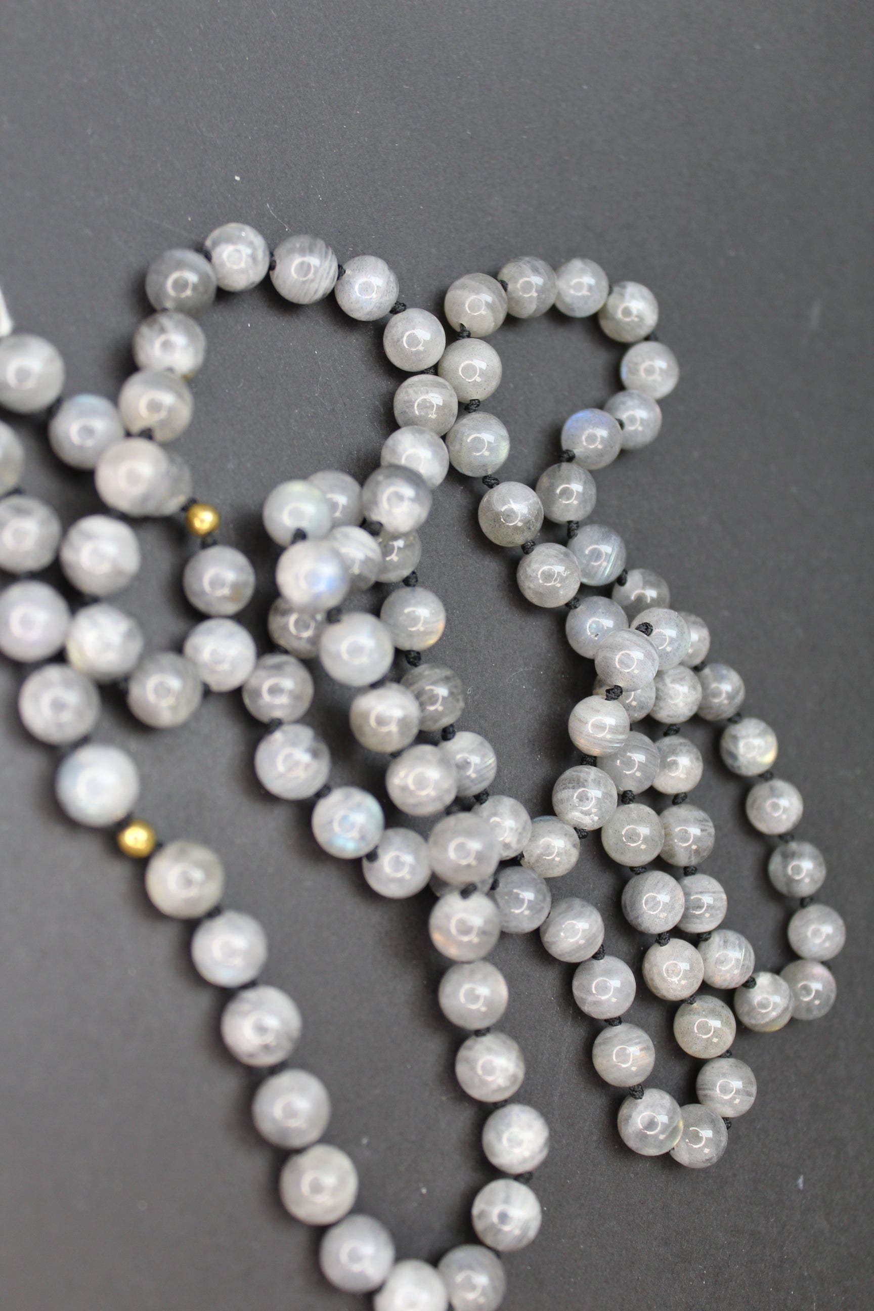 Mala Kæde Labradorit med 2 Gyldne Perler