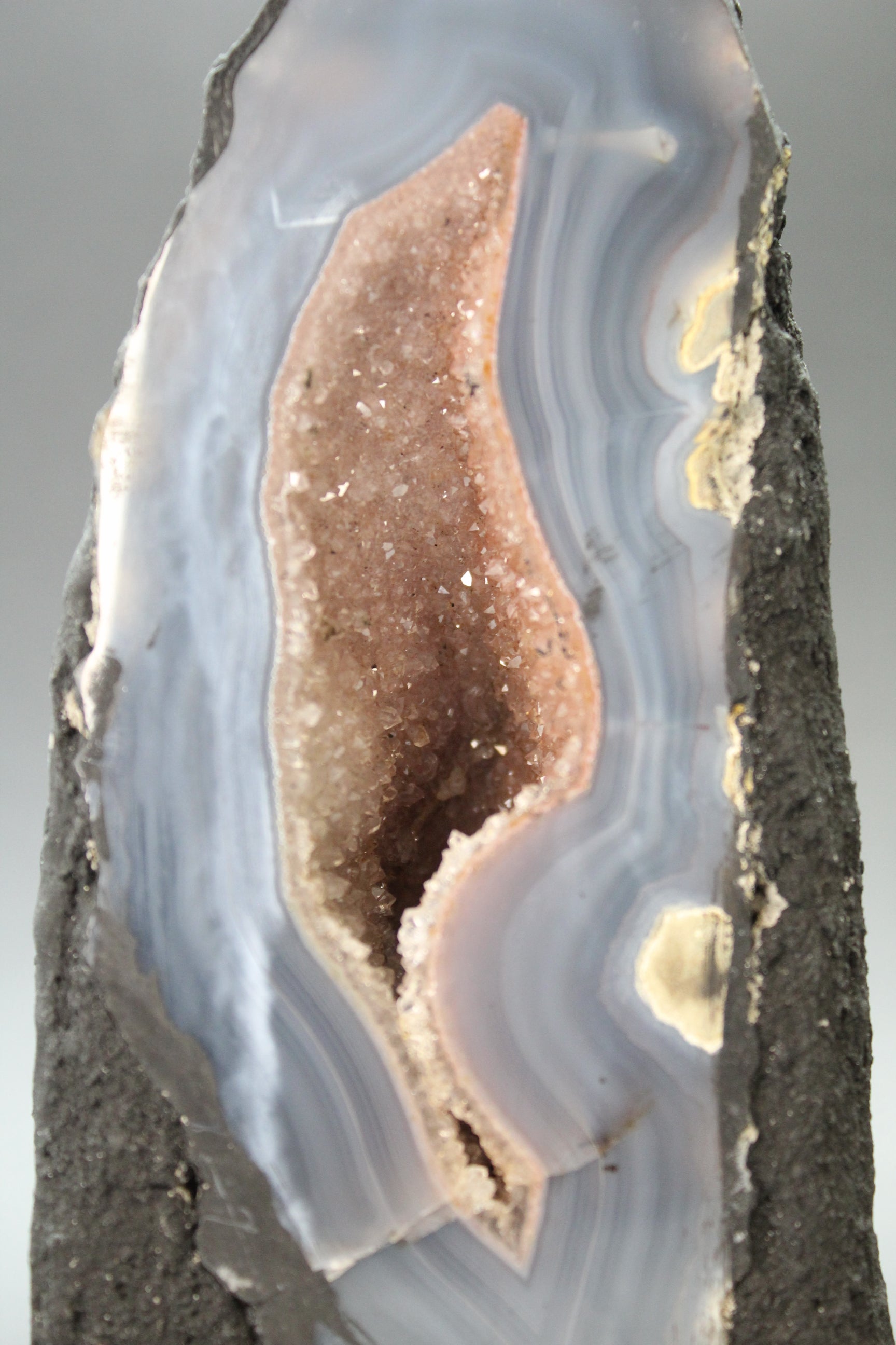 Ametyst Agat Grotte 1,4 kg.