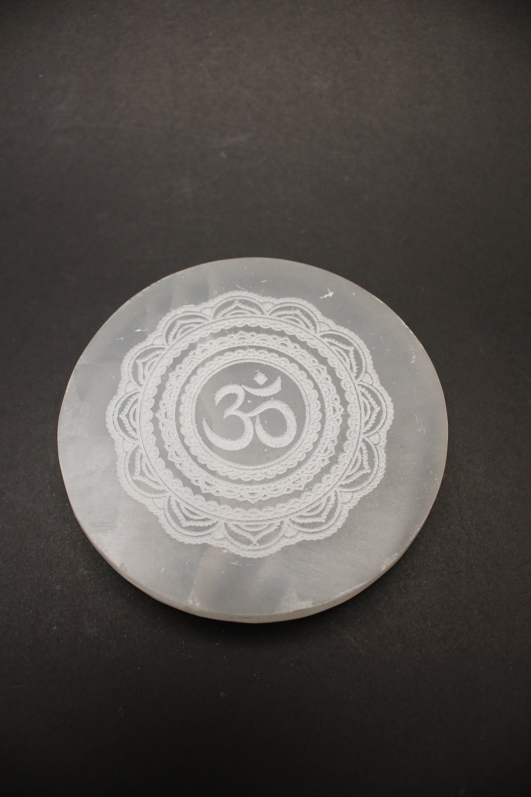 Selenit Plade - Om (Aum) - 9-10cm