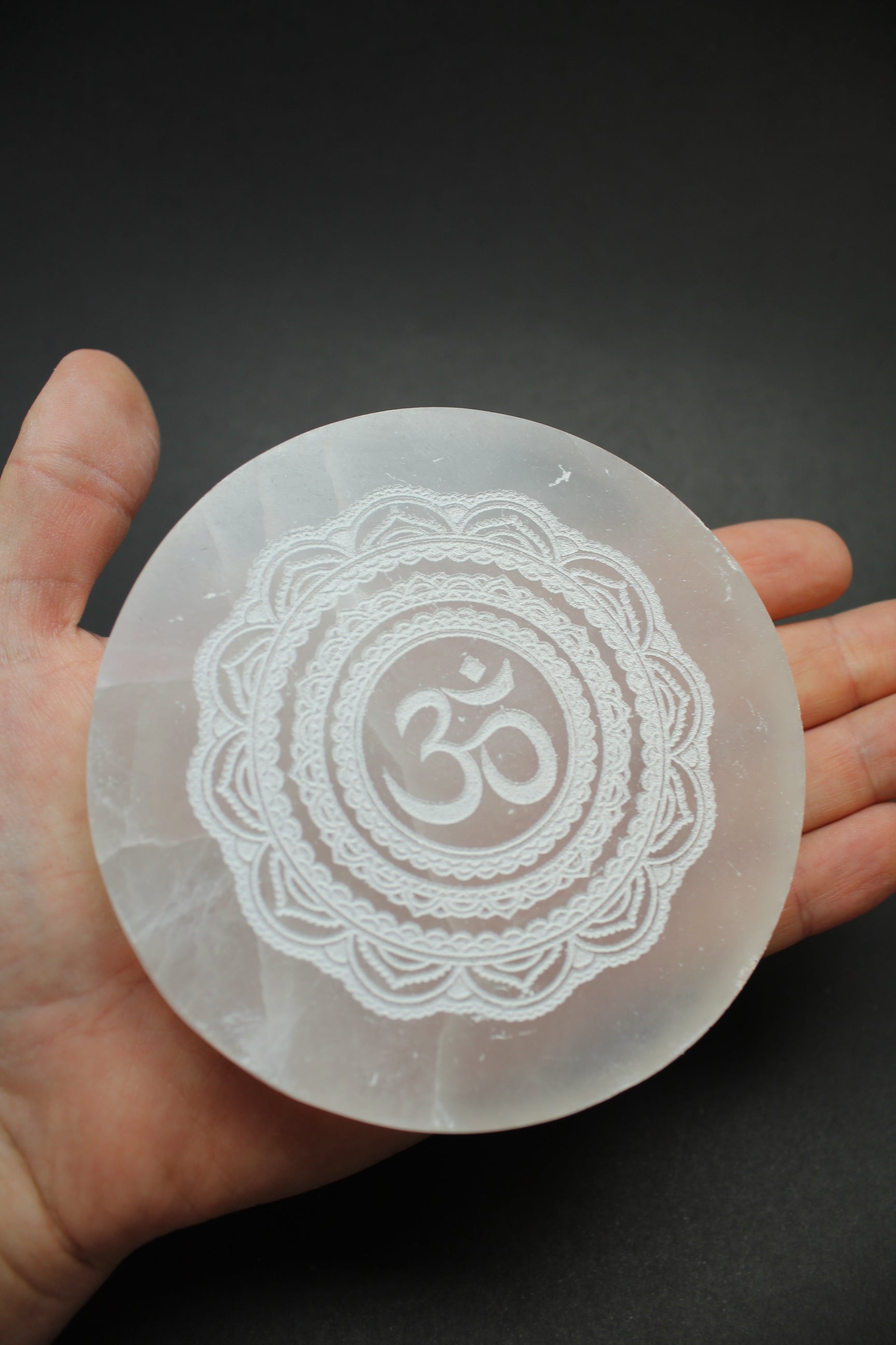 Selenit Plade - Om (Aum) - 9-10cm