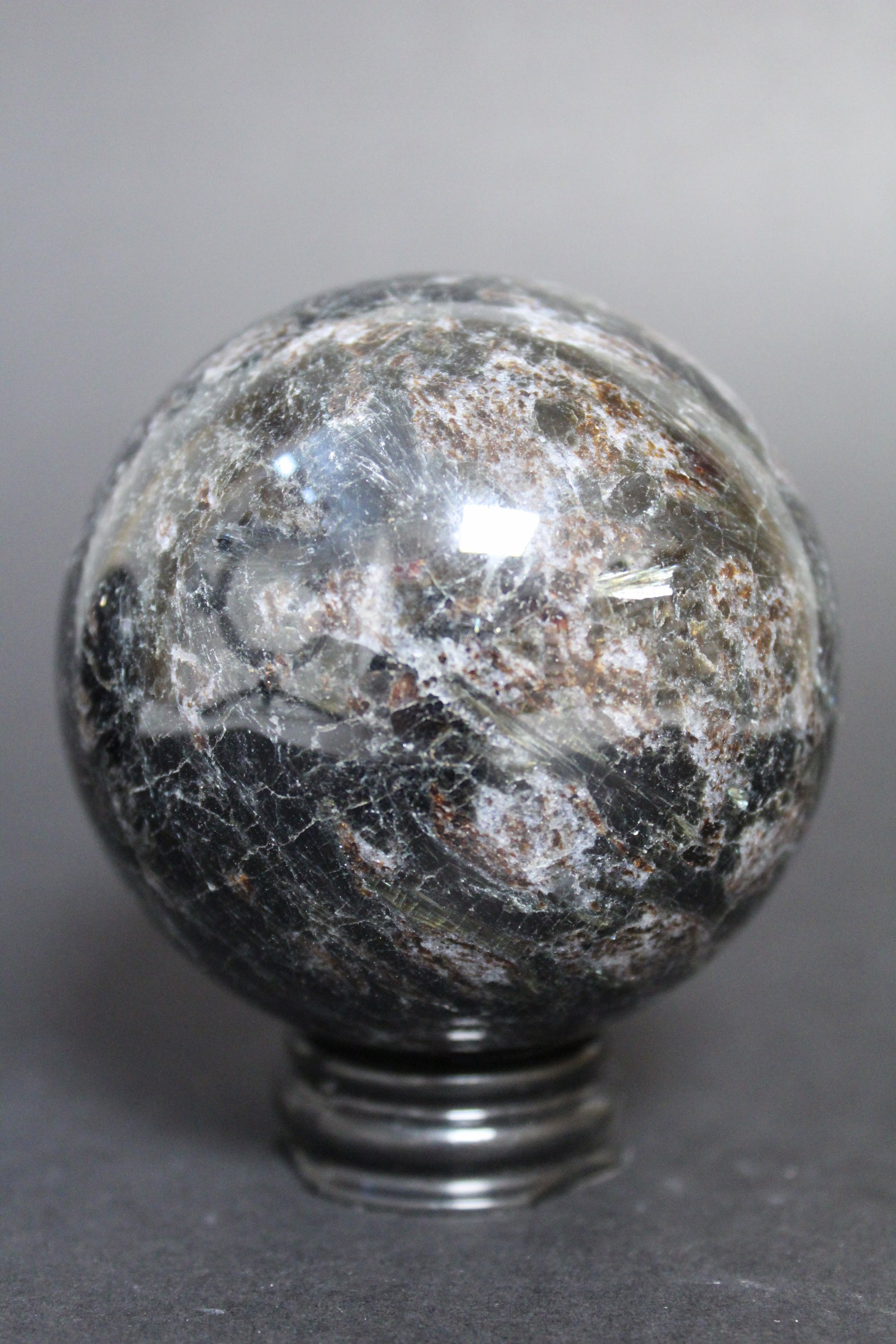 Granat kugle med Astrophyllit