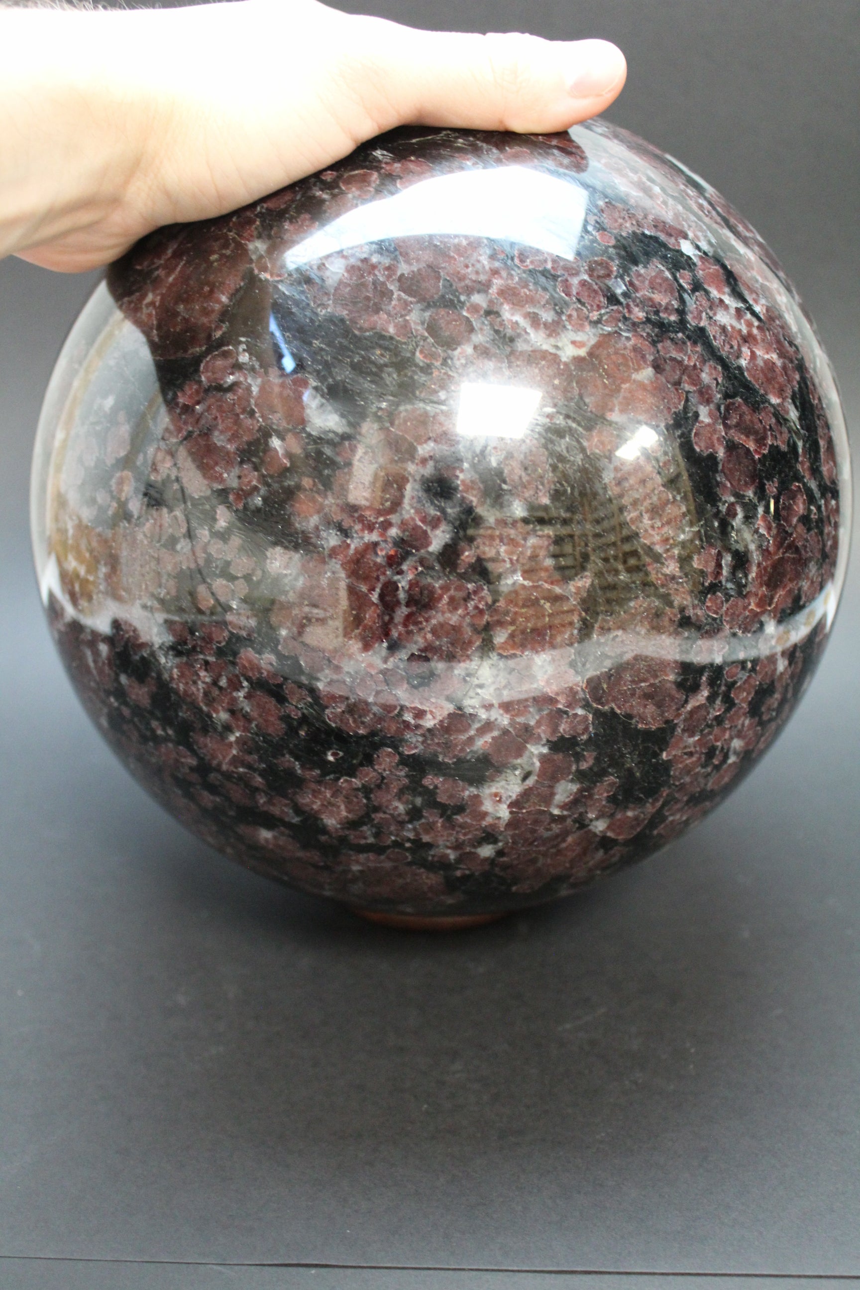 Granat Kugle - 17,9 kg - 22 cm - Inkl. træfod