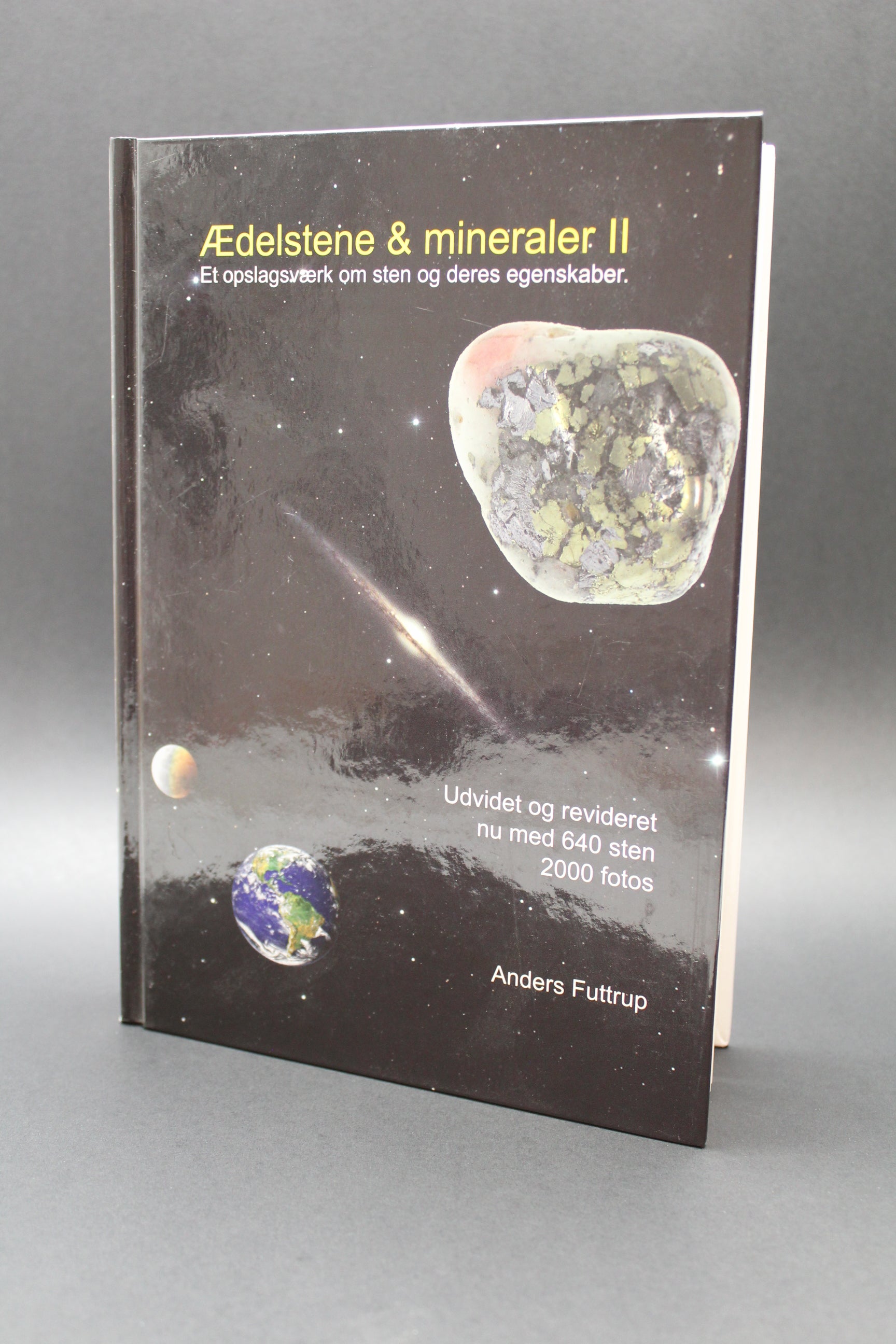 Bog - Ædelstene & Mineraler II