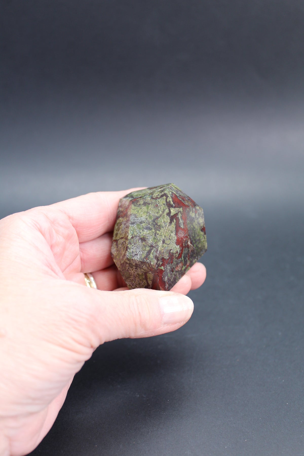 Dragon Blood Jasper Geometrisk Figur – UNIKA