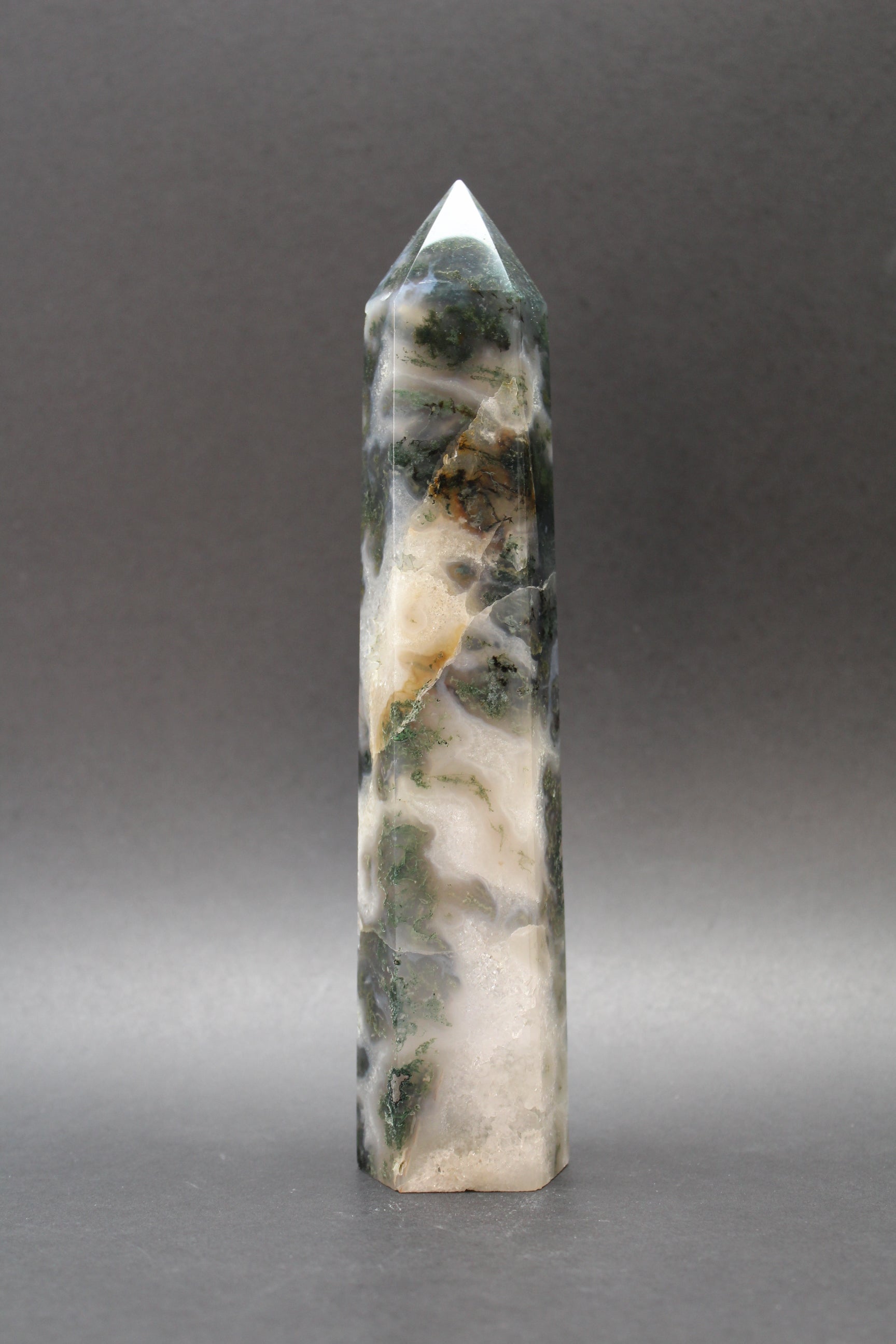 Krystaltårn i mosagat