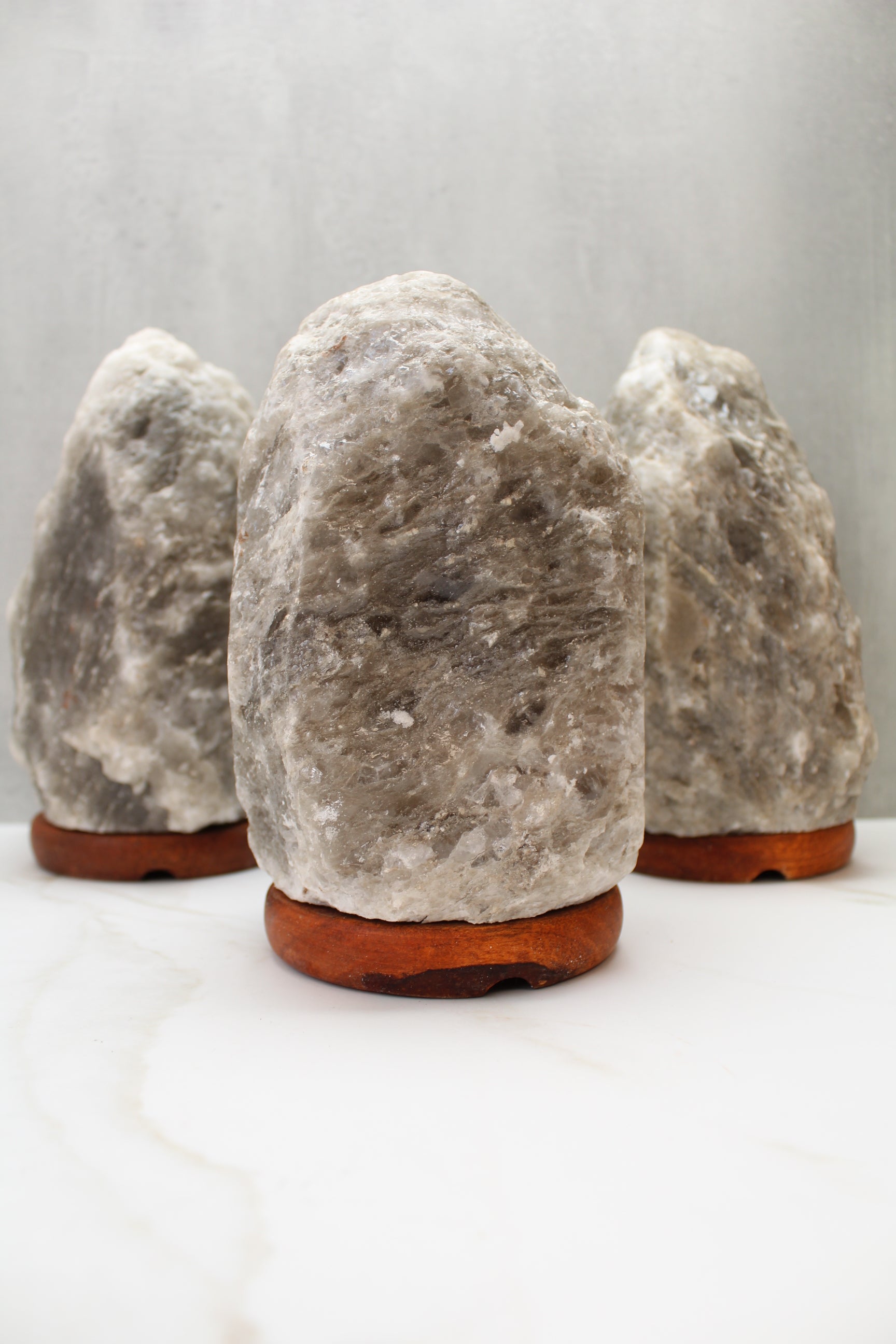 Himalaya saltlampe i naturlig grå farve, 2–3 kg