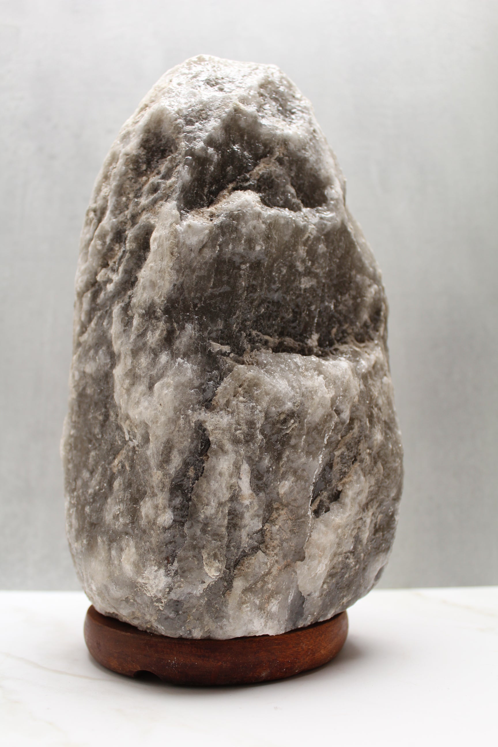 Himalaya saltlampe i naturlig grå farve, 4–6 kg