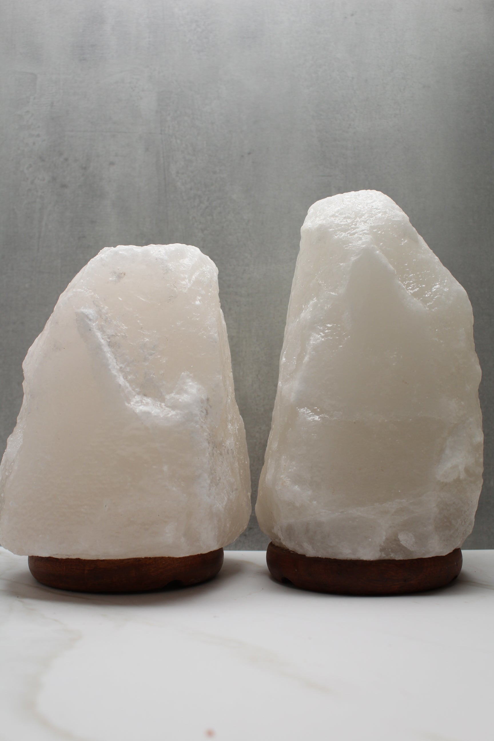 Himalaya saltlampe i naturlig hvid farve, 4–6 kg