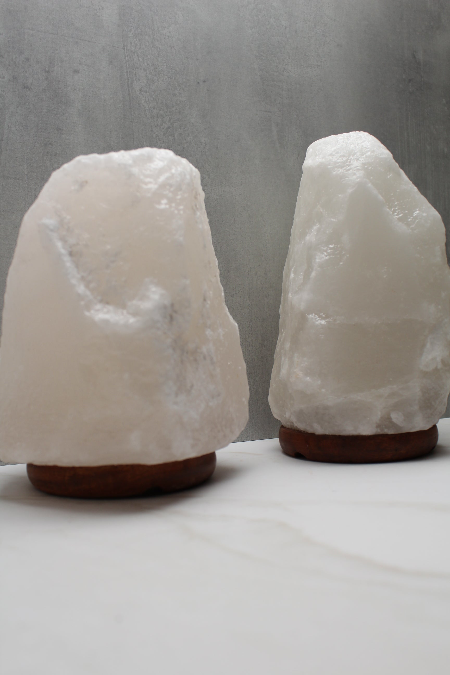 Himalaya saltlampe i naturlig hvid farve, 4–6 kg