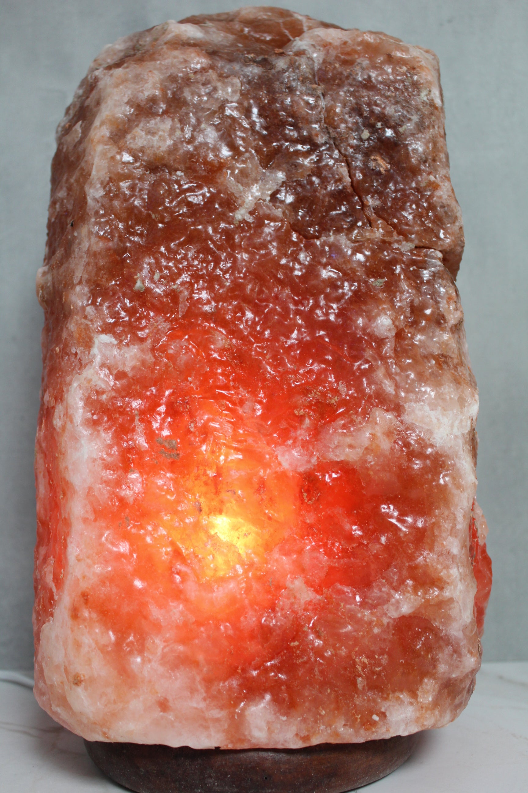 Himalaya saltlampe i naturlig orange farve, 10-14 kg, med varmt lys
