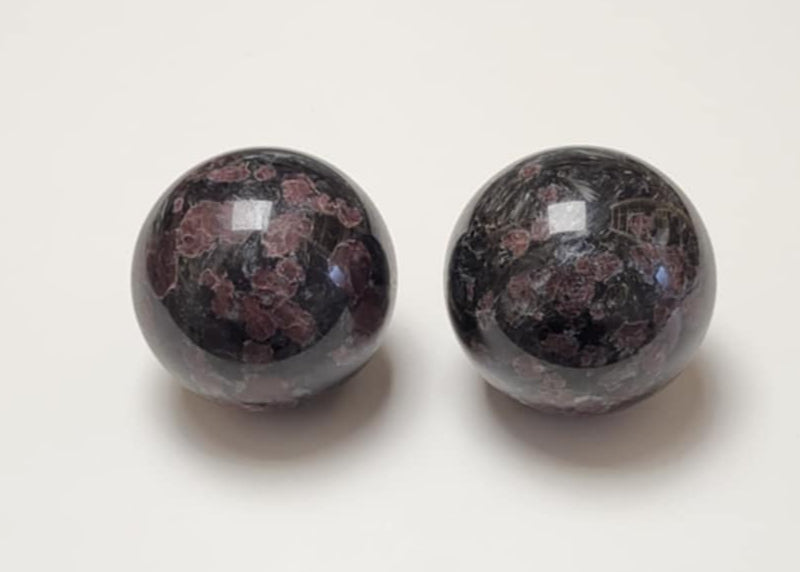 Granat kugle med Astrophyllit