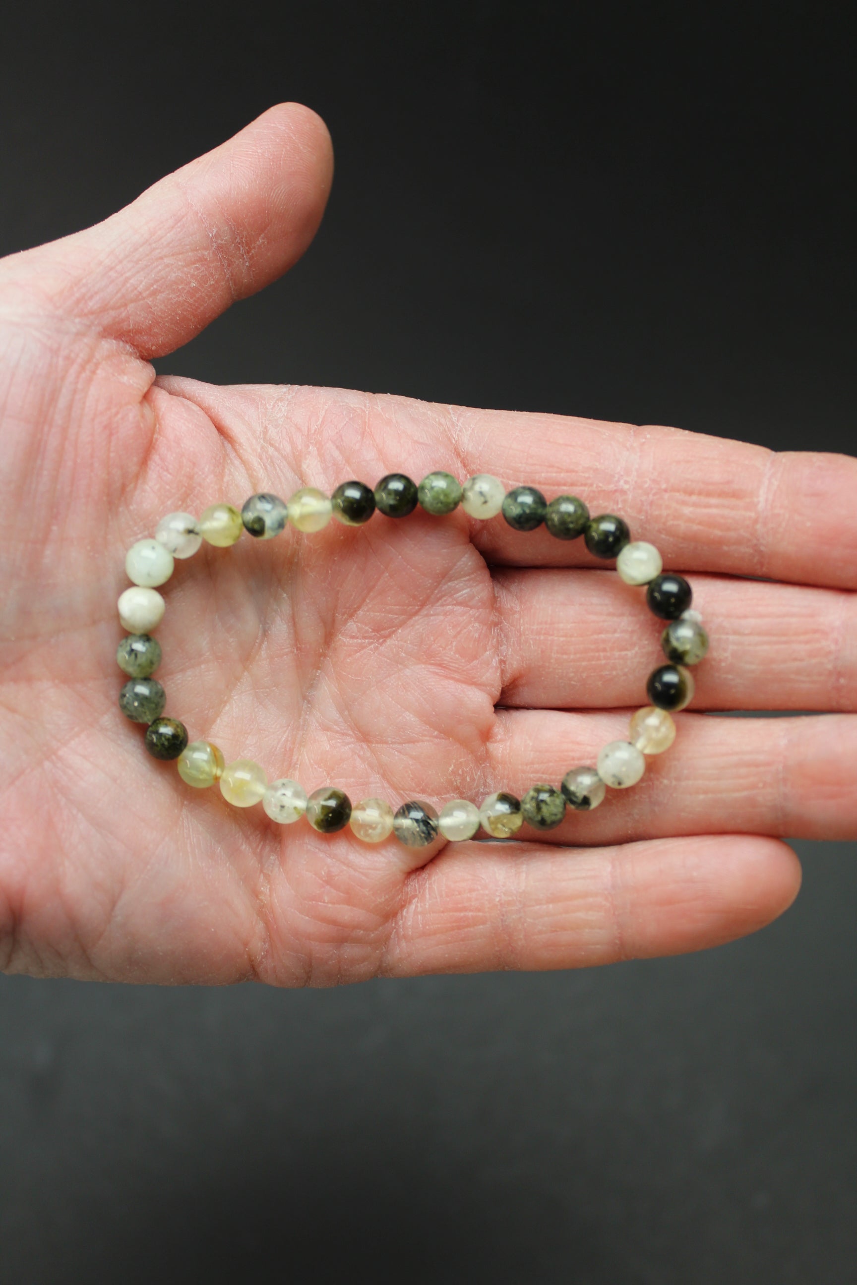 Prehnit med Turmalin 6 mm