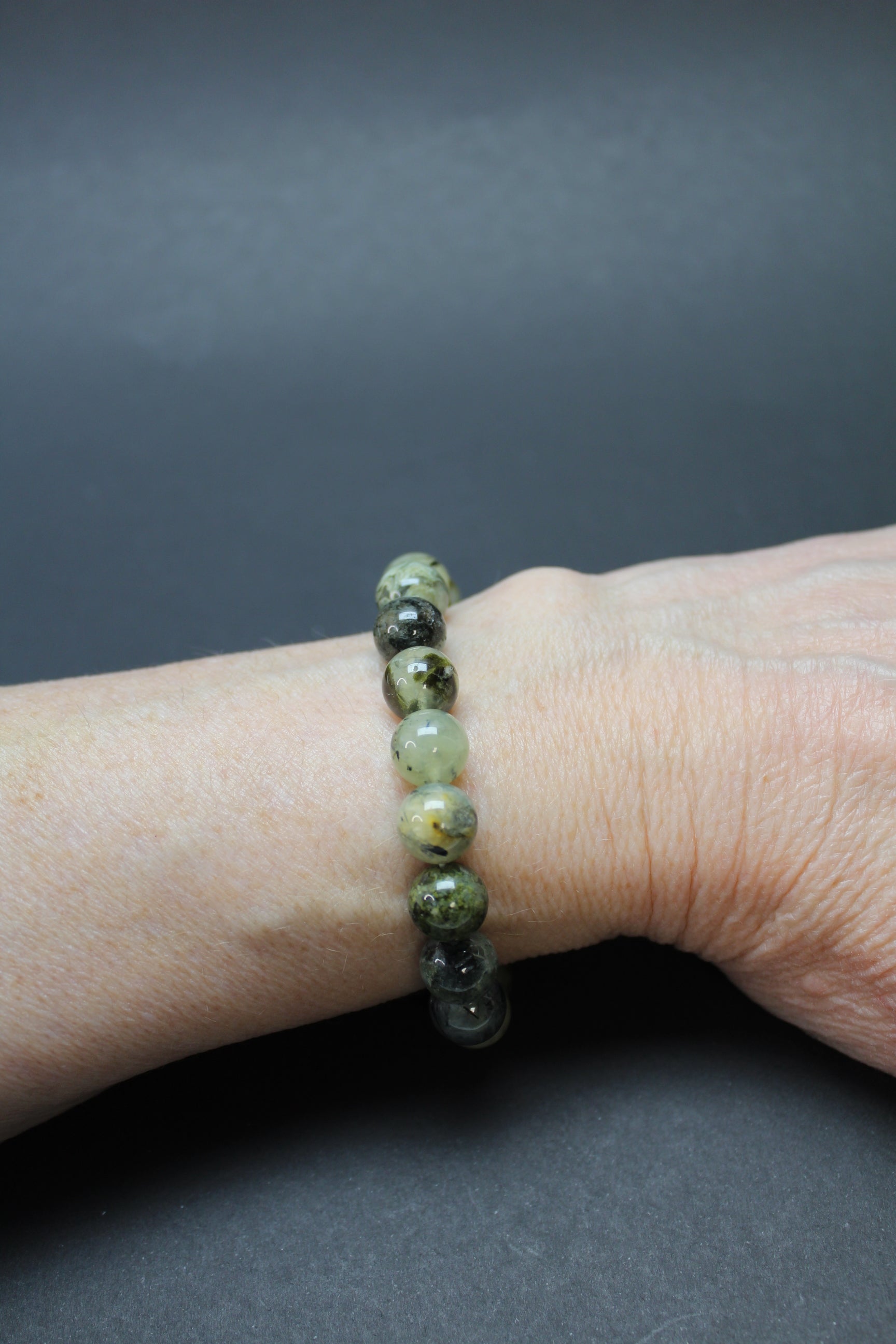 Prehnit med Turmalin 10 mm