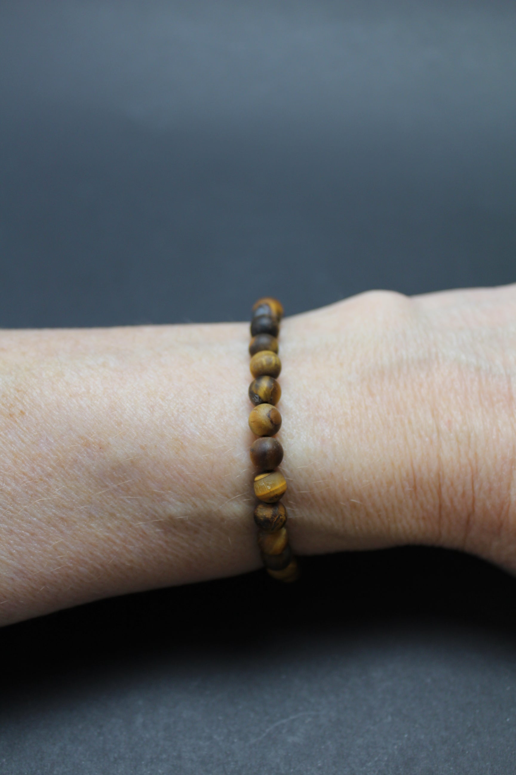 Tigerøje Mat Armbånd 6 mm