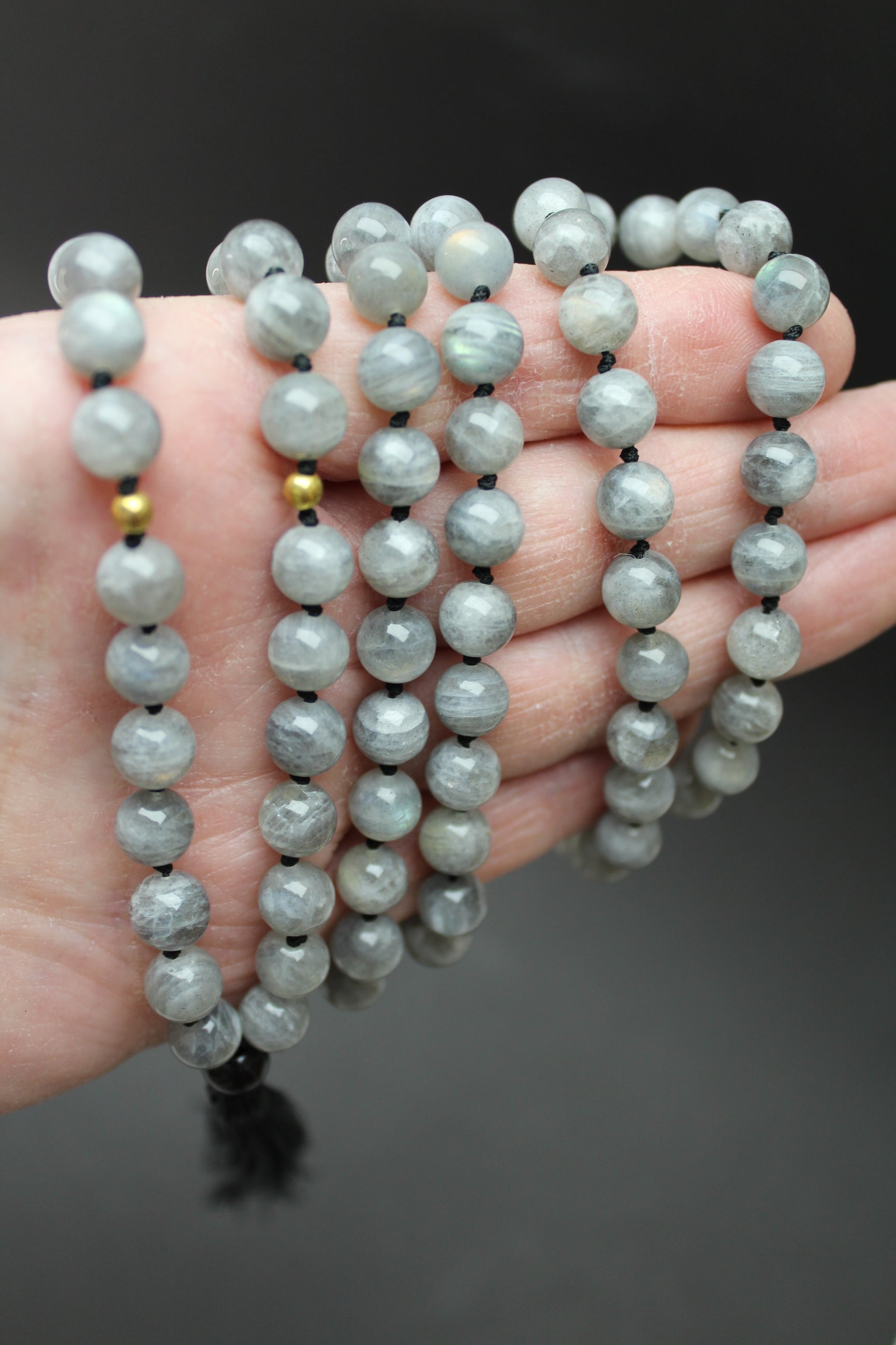 Mala Kæde Labradorit med 2 Gyldne Perler