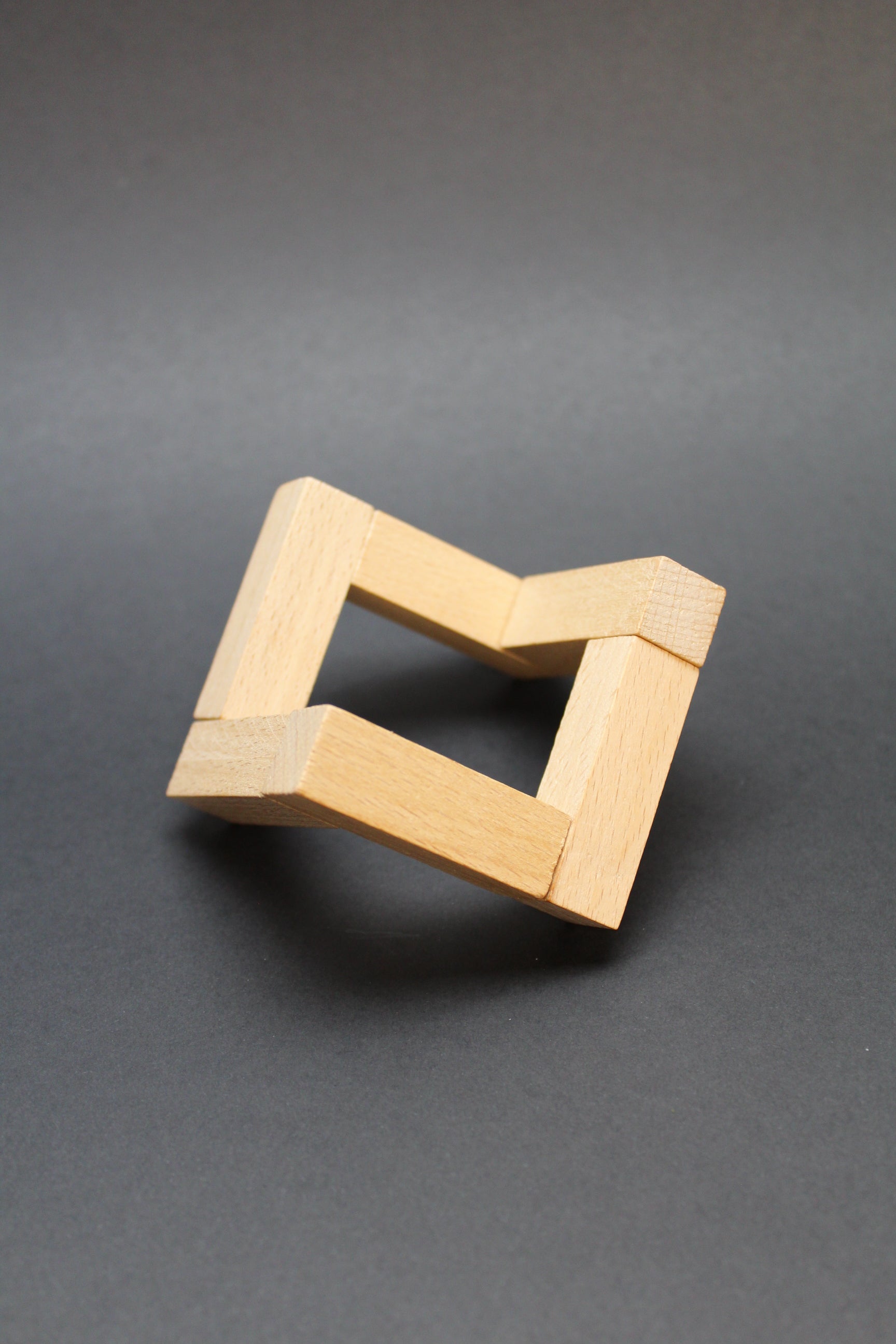 Træholder til krystalkugler - 6x6cm