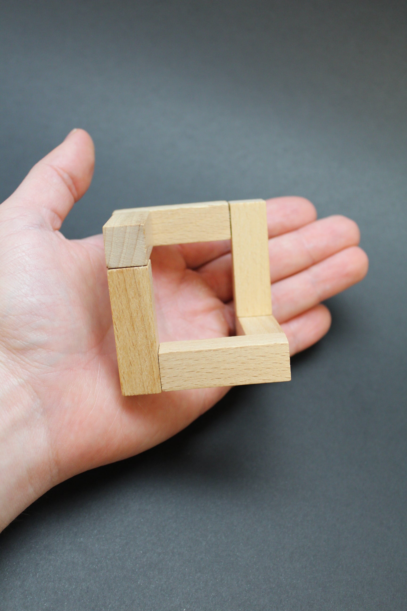 Træholder til krystalkugler - 6x6cm