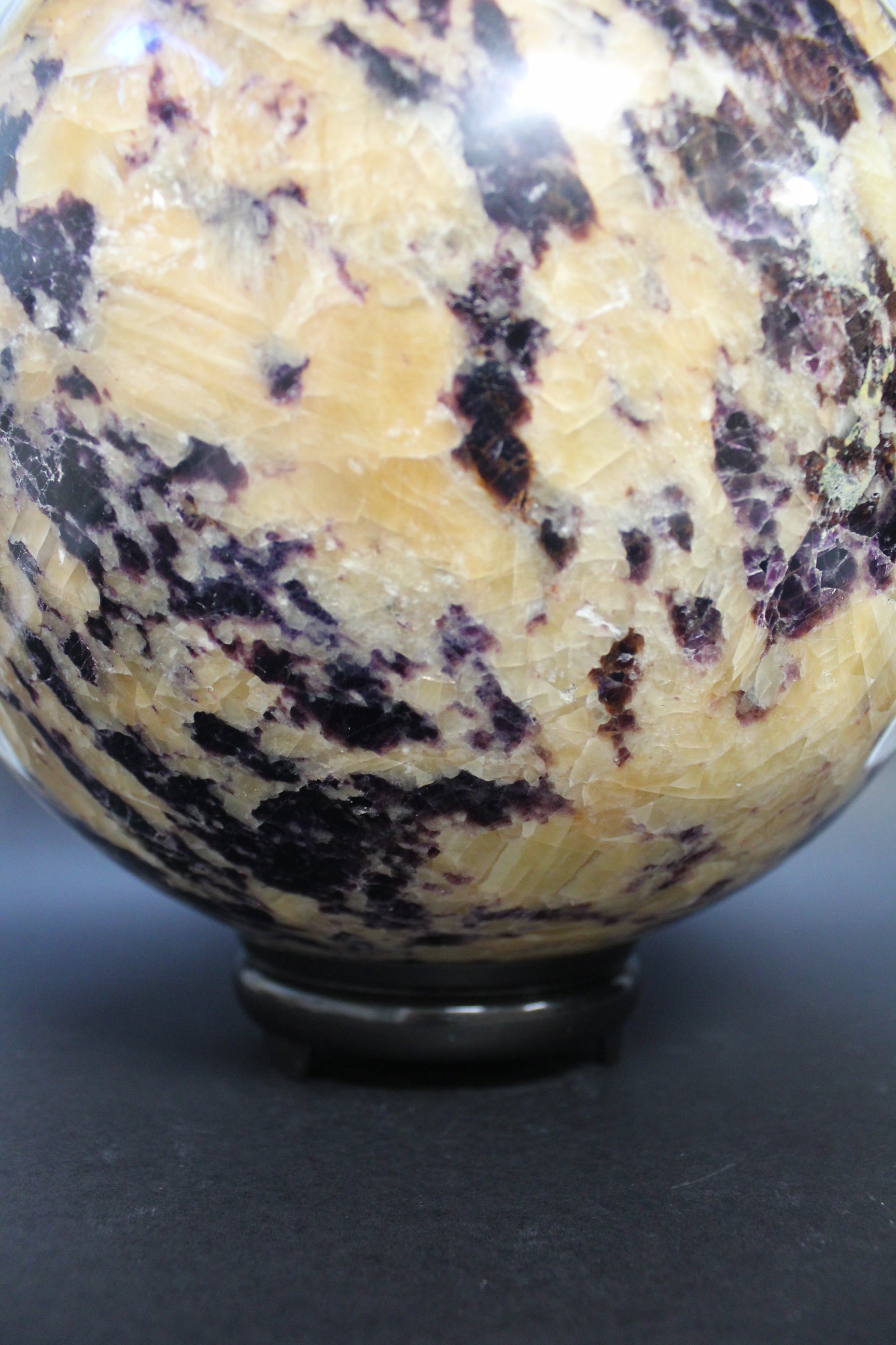 Fluorit i Feldspat Kugle - 26 kg - 25 cm - Inkl. træfod
