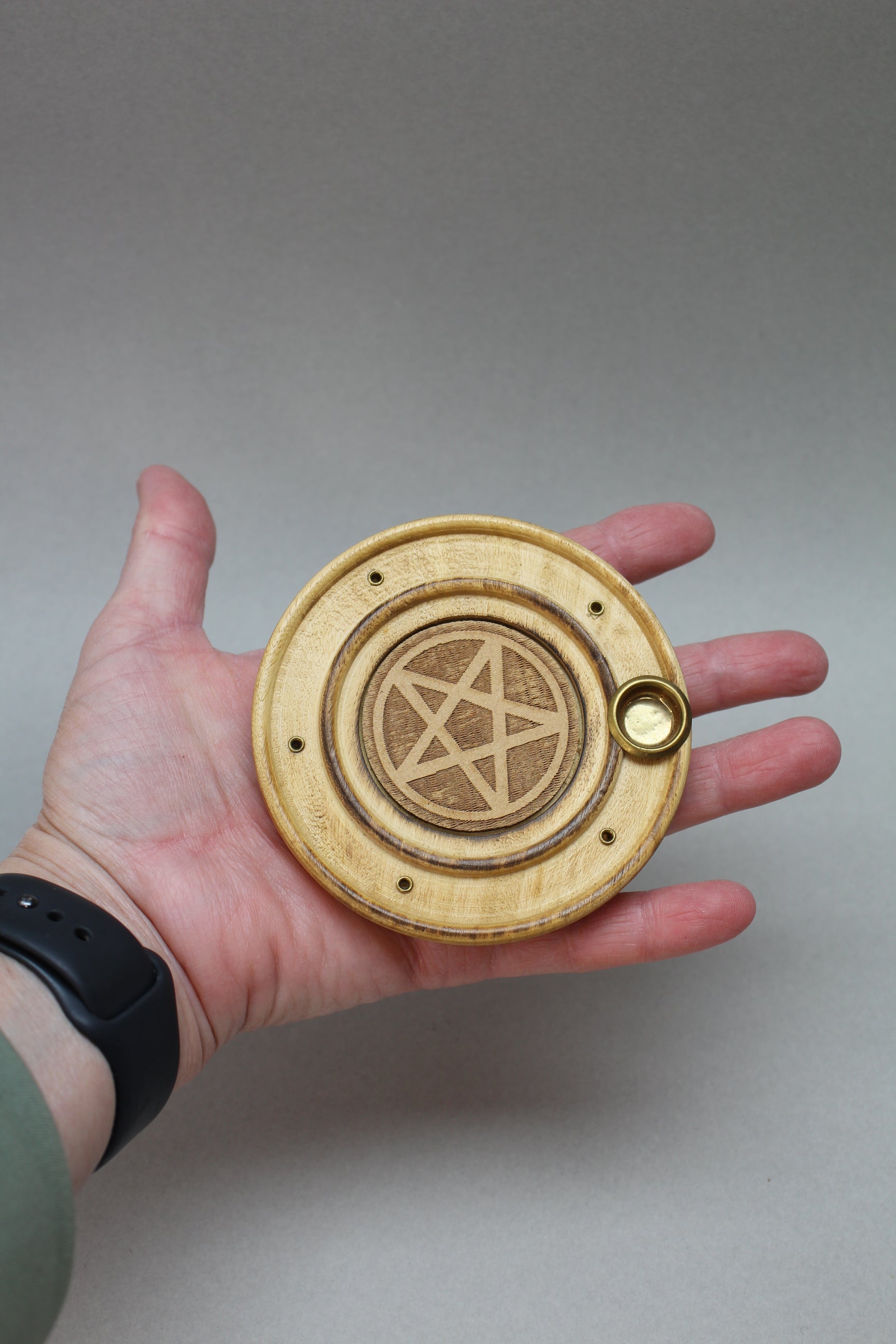 Røgelsesholder med pentagram symbol