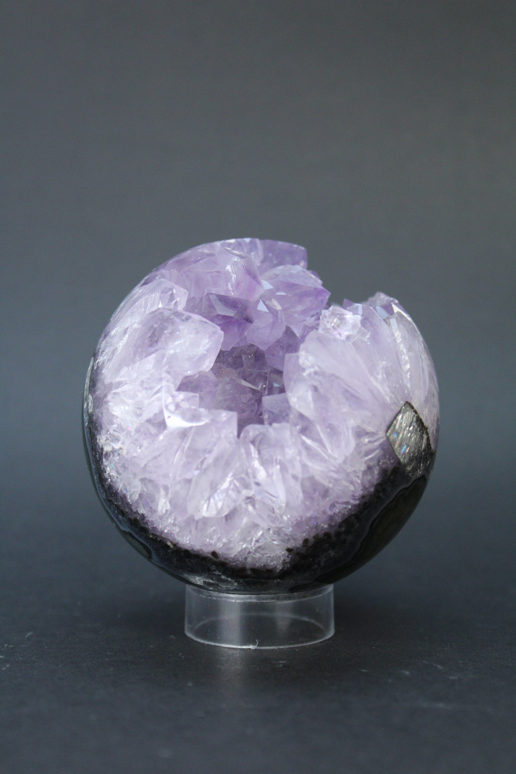 Krystalkugle i ametyst og agat