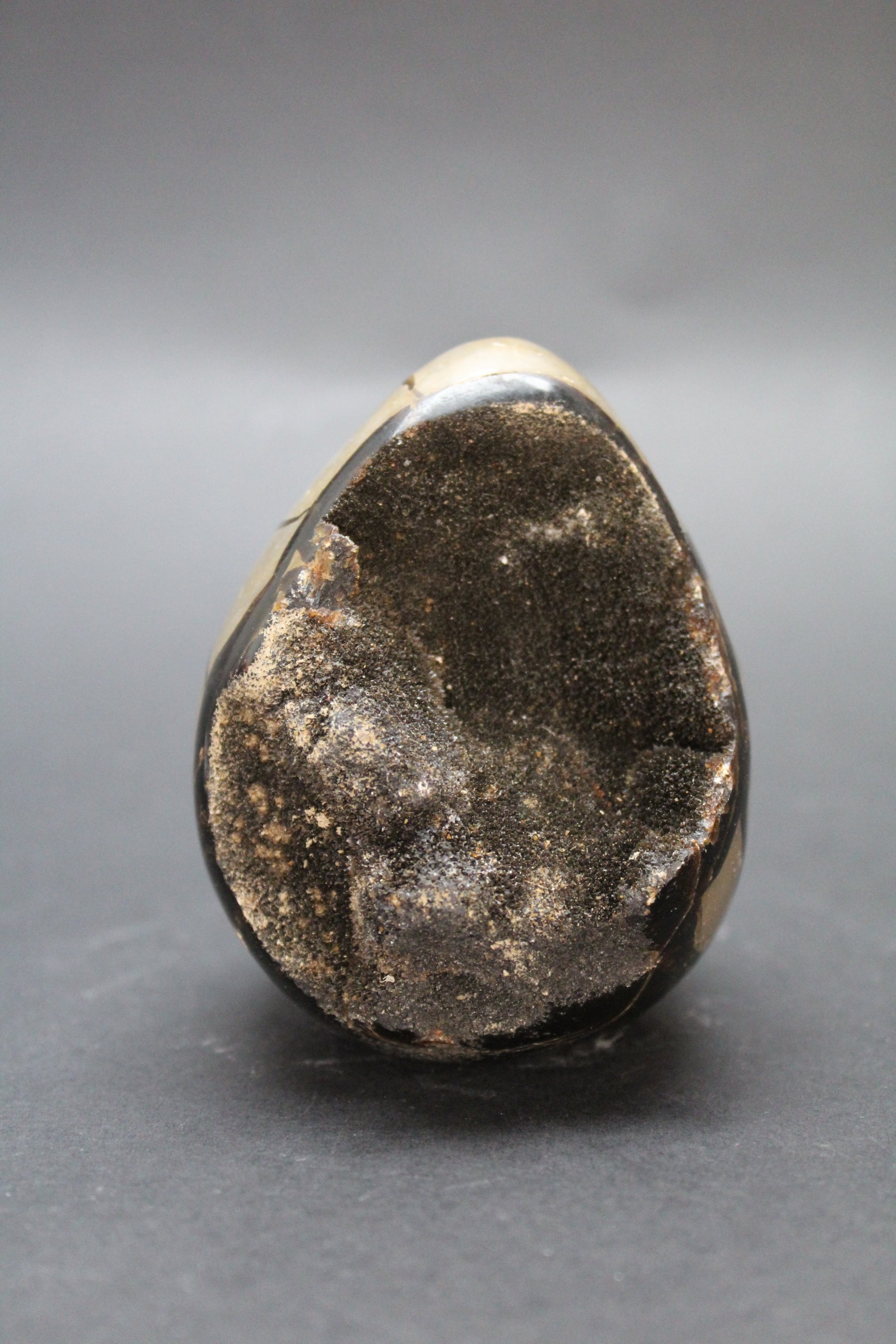 drageæg i sort septarie