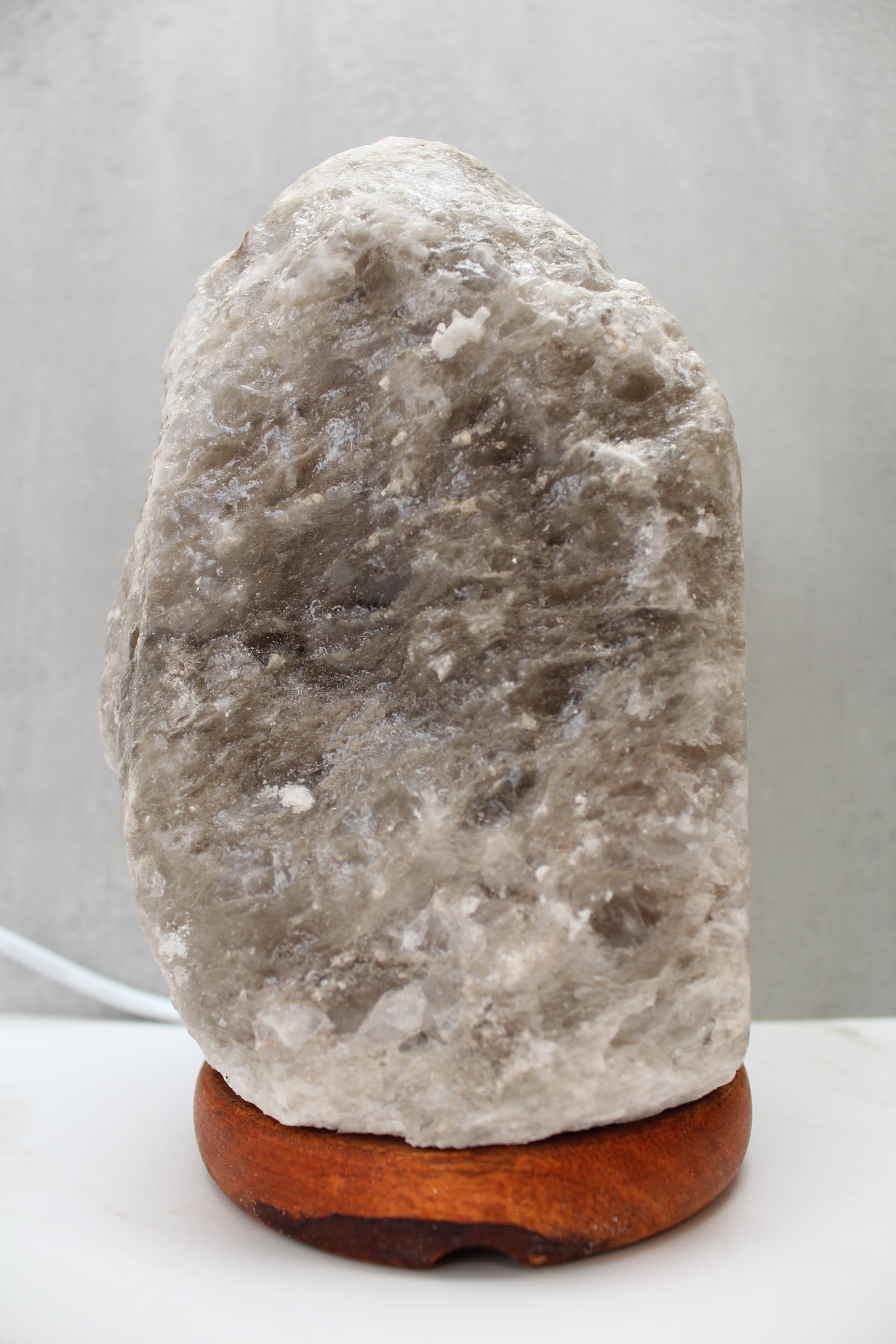 Himalaya saltlampe i naturlig grå farve, 2–3 kg