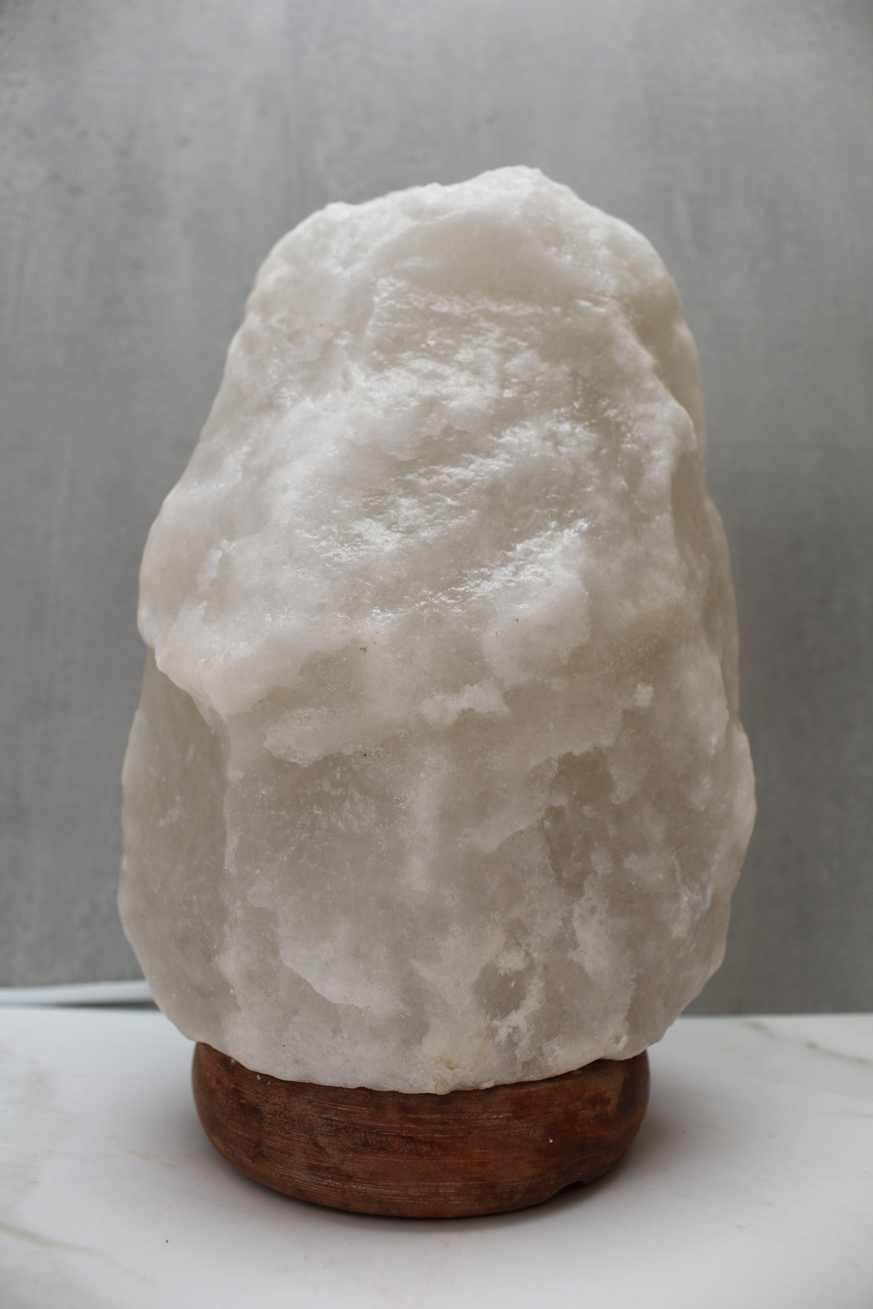Himalaya saltlampe i naturlig hvid farve, 2–3 kg