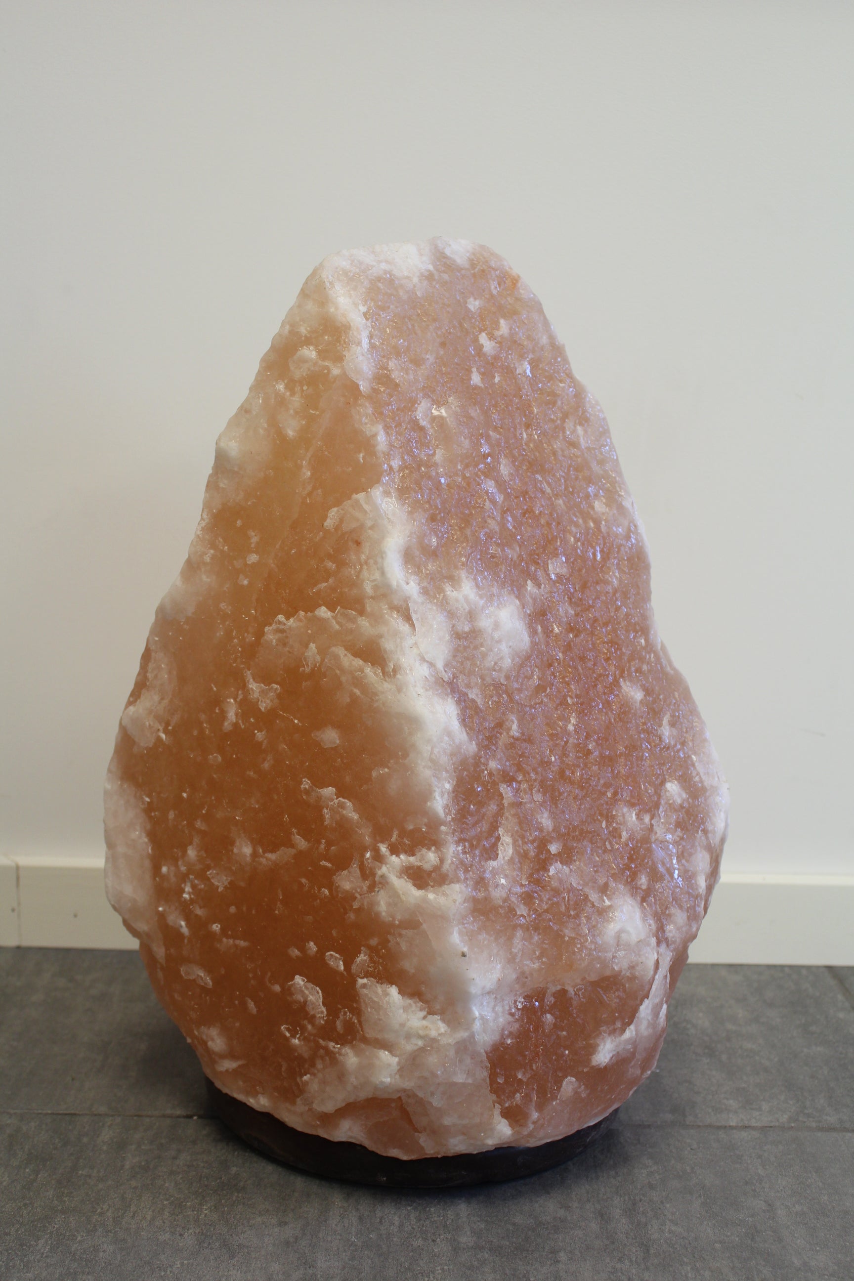 Himalaya saltlampe i naturlig orange farve, 40-50 kg